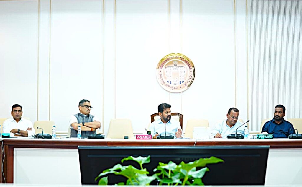 తెలంగాణ వైభవం ఉట్టిపడేలా విమానాశ్రయాలు.. సీఎం రేవంత్ కీలక ఆదేశాలు