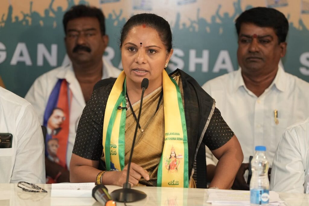 తల్లిగా చెబుతున్నా.. పేద పిల్లల చదువు బాధ్యత నాదే: కవిత